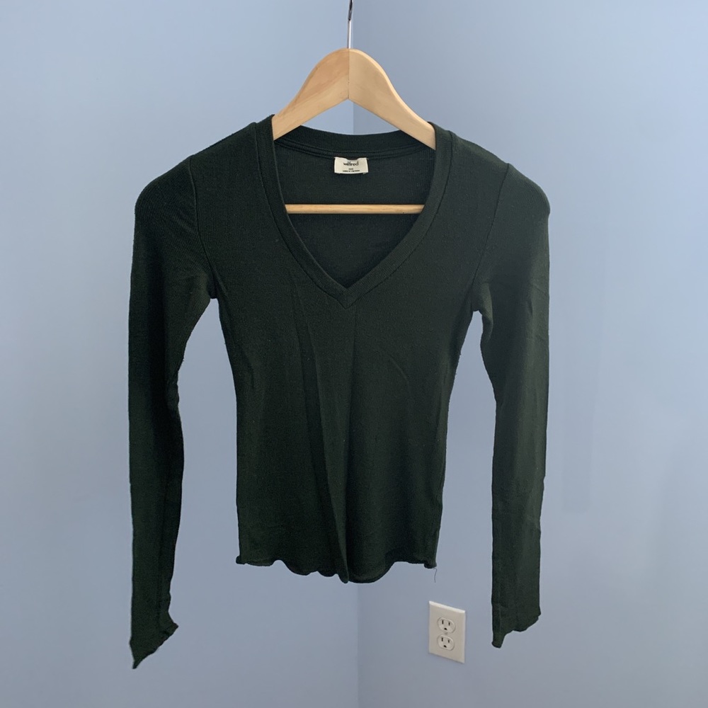 ARITZIA/WILFRED - VNECK TOP